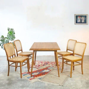 meja makan minimalis classic