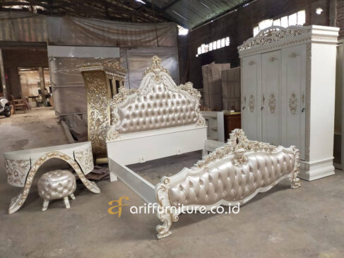 Set Tempat Tidur Ukir Mewah Jepara