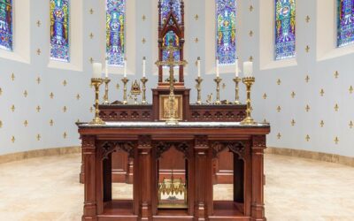 6 Jenis Meja Ibadah & Altar yang Mungkin Anda Temukan di Gereja