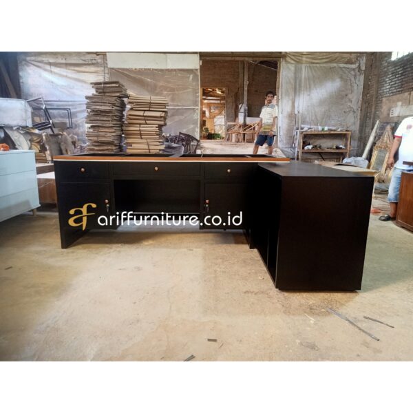 Meja Kantor Direktur Minimalis Modern