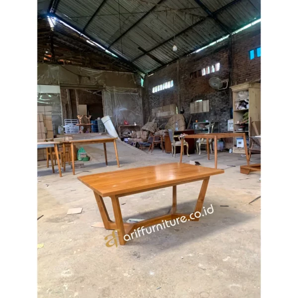 Meja-Makan-Cafe -Minimalis
