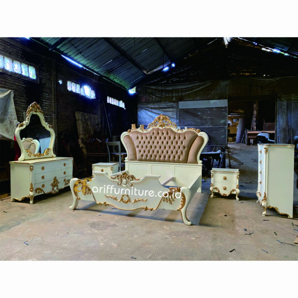 Set Kamar Tidur Model Klasik Ukir Eropa - Gambar 3