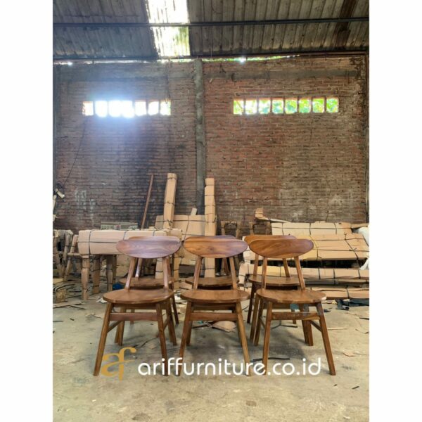 Kursi Cafe Bandung Kayu Jati Minimalis - Gambar 4