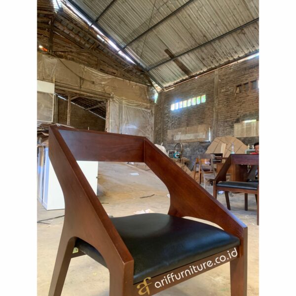 Kursi Cafe Klasik Minimalis Kayu - Gambar 3