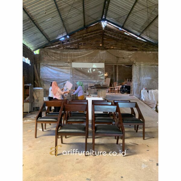 Kursi Cafe Klasik Minimalis Kayu - Gambar 8
