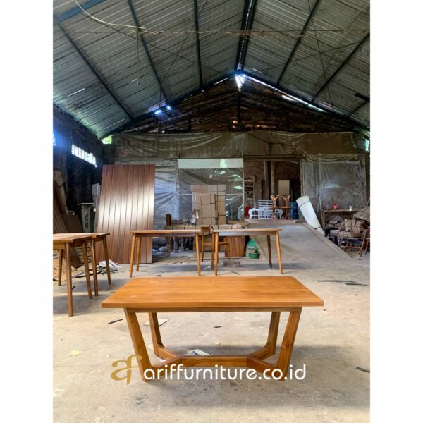 Meja Cafe Minimalis Kaki Silang Kayu Jati - Gambar 2
