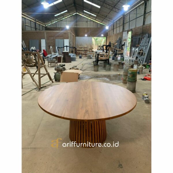 Meja Makan Cafe Bundar Kayu Solid - Gambar 3