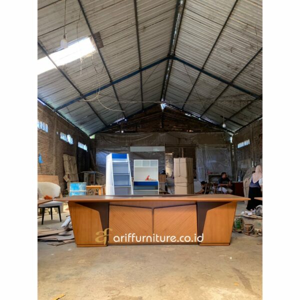 Meja Kantor Direktur Model Minimalis - Gambar 2
