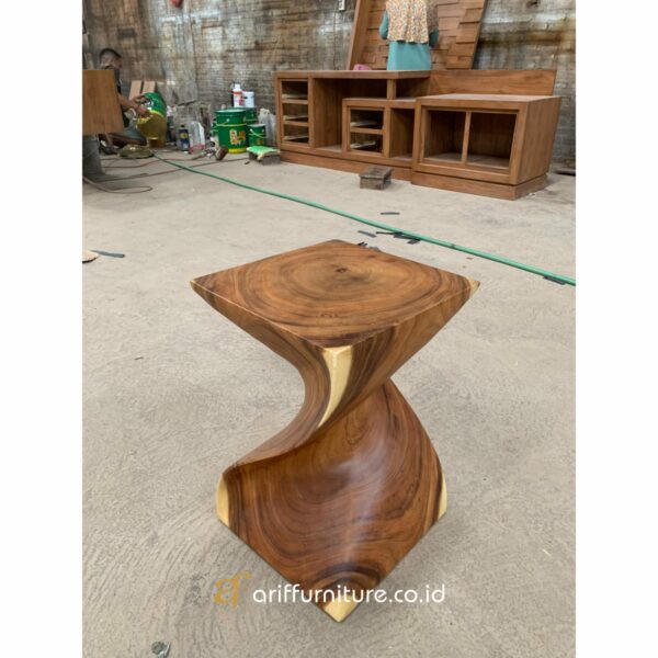 Single Twist Kursi Stool Suar Wood - Gambar 3