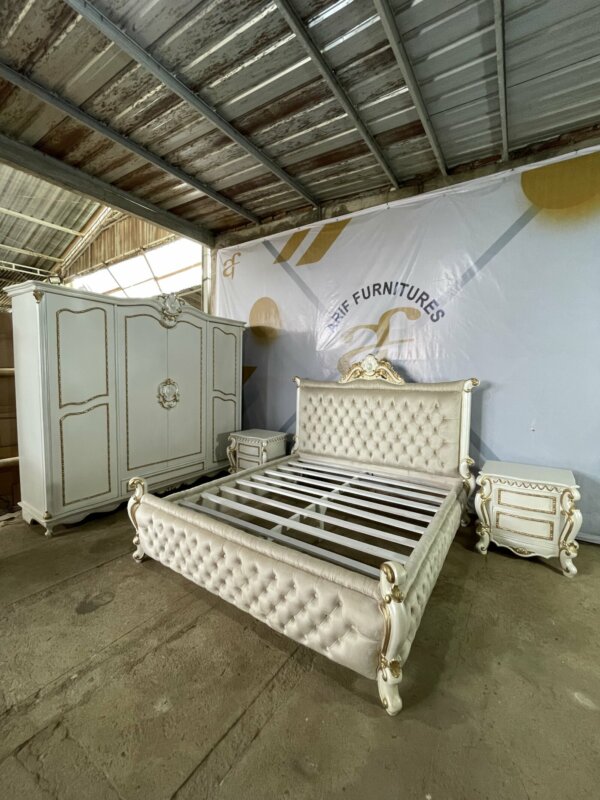 Satu Set Tempat Tidur Mewah Warna Duco Gold Custom - Gambar 5