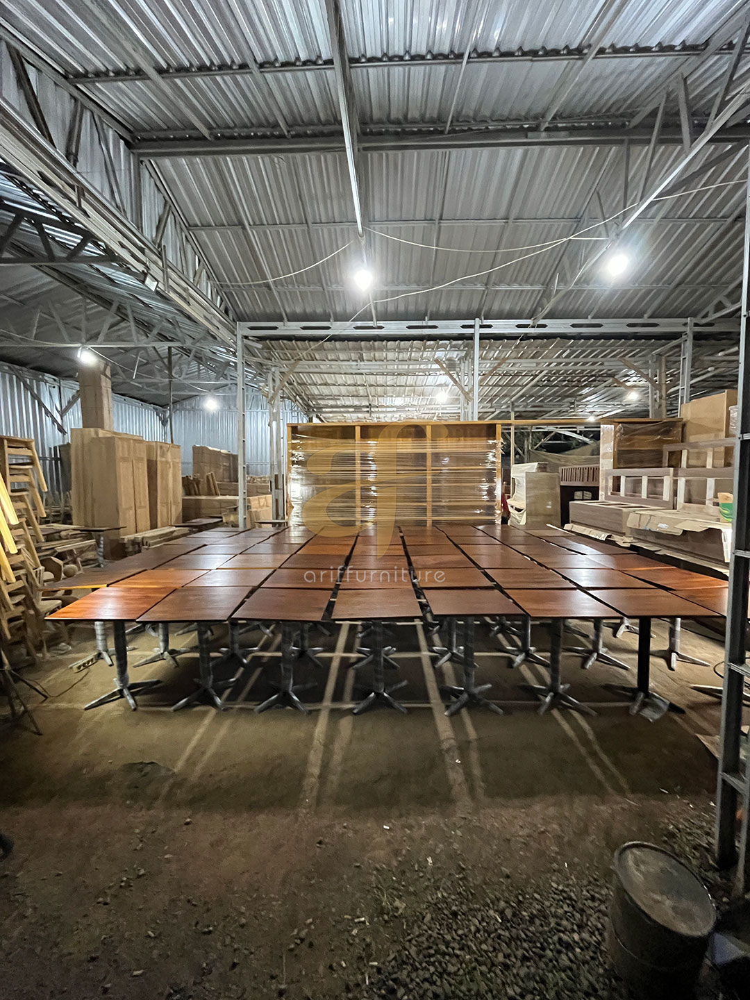 Meja Cafe Kayu Jati Kaki Besi Furniture Industrial - Gambar 6