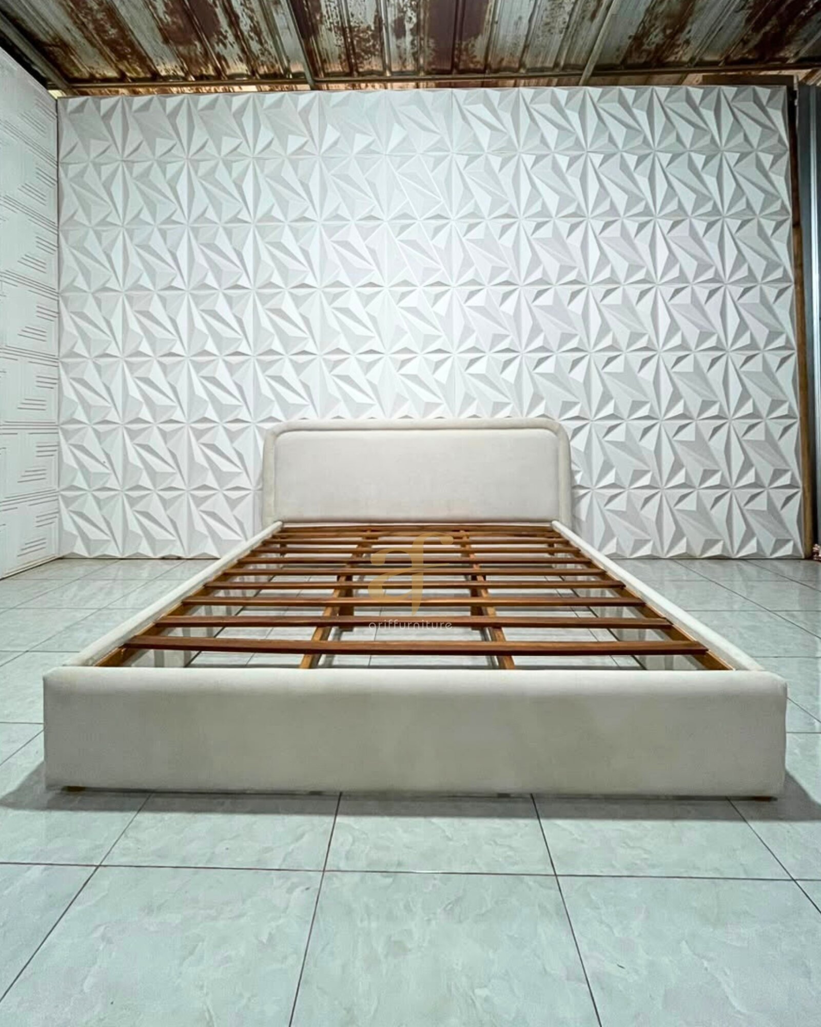 Tempat Tidur Minimalis Rangka Kayu Jati Berlapis Kain