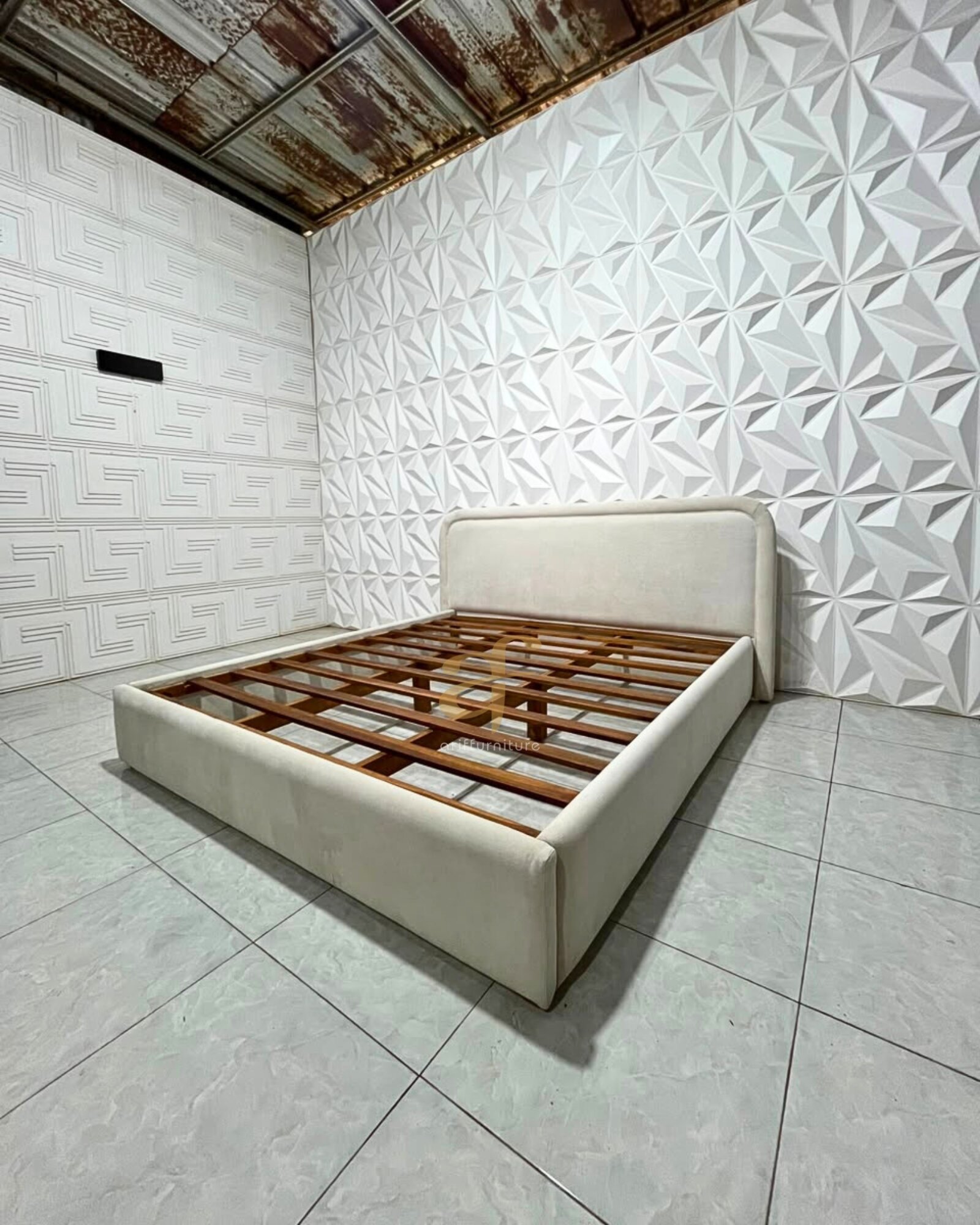 Tempat Tidur Minimalis Rangka Kayu Jati Berlapis Kain - Gambar 5