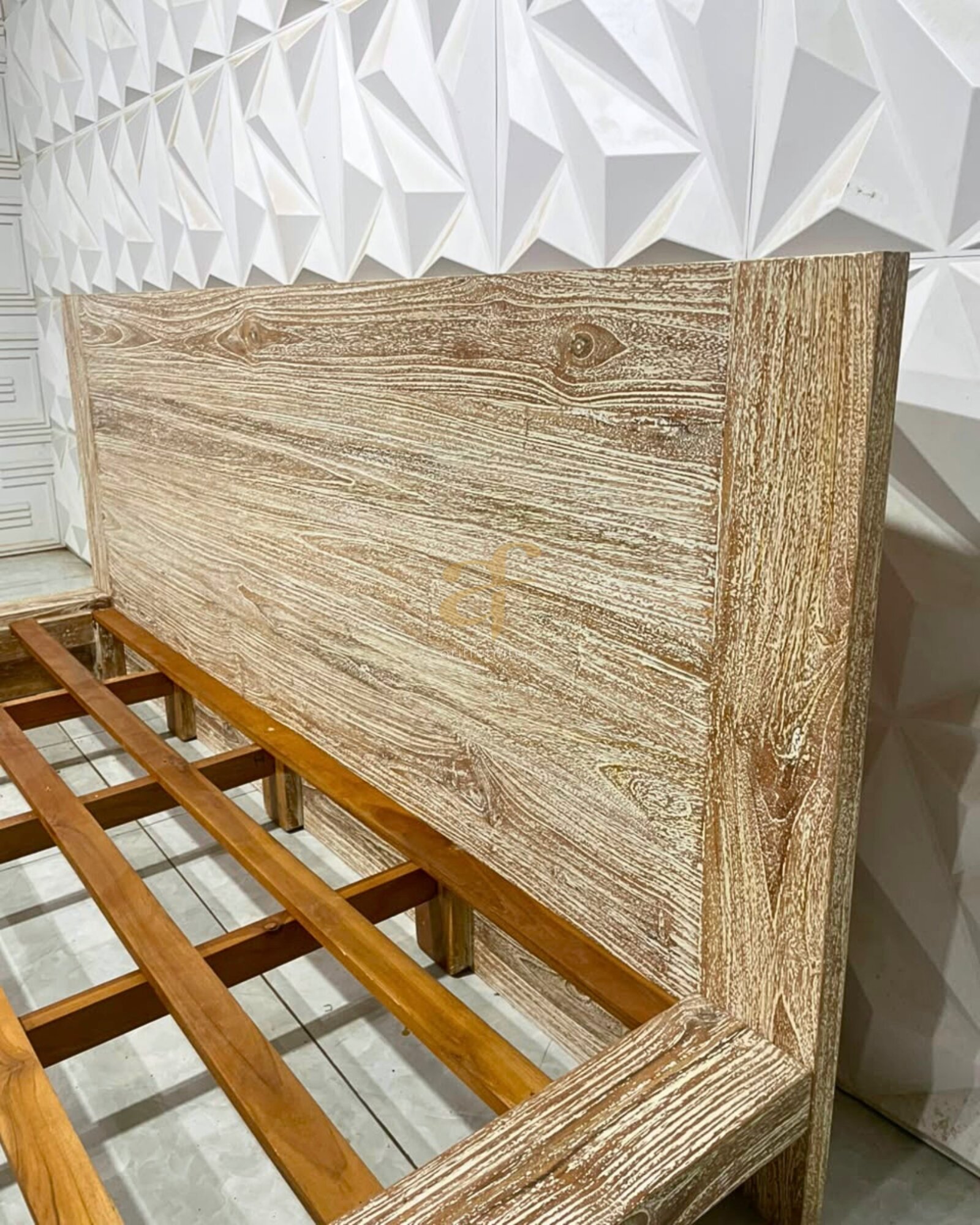 Tempat Tidur Rustic Whitewashed Kayu Jati Model Custom - Gambar 5