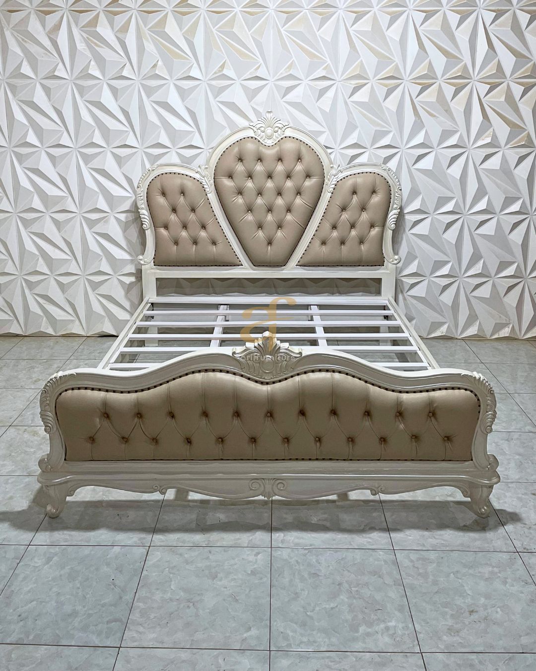 Ranjang Tidur Love Model Mewah Duco White